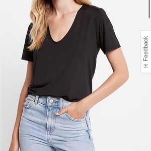 🔥NWT🔥 EXPRESS Silky Skimming V-Neck Tee